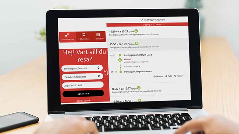 Närbild på laptop som visar LLT:s realtidsinformation.